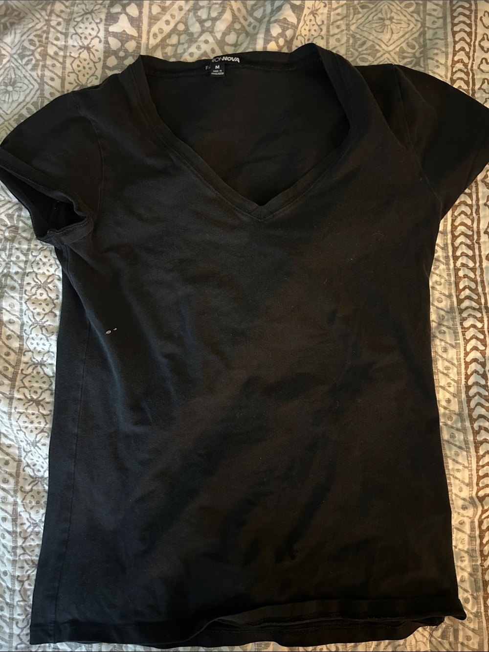Fashion Nova Black V-Neck Short Sleeve Tee